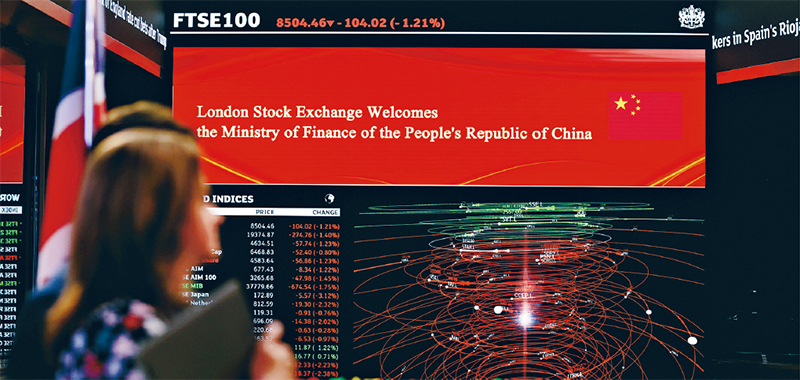當(dāng)?shù)貢r(shí)間2025年4月2日，中國(guó)財(cái)政部代表中央政府在英國(guó)倫敦成功簿記發(fā)行了60億元人民幣綠色主權(quán)債券，這是中國(guó)財(cái)政部在倫敦發(fā)行的首筆人民幣綠色主權(quán)債券。4月3日上午，中國(guó)財(cái)政部在倫敦證券交易所舉行儀式，圖為當(dāng)日倫敦證券交易所的電子顯示屏。